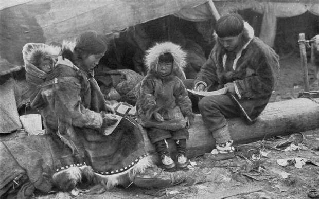 Семья эскимосов. Фото: wikipedia.org Семья эскимосов. Фото: wikipedia.org