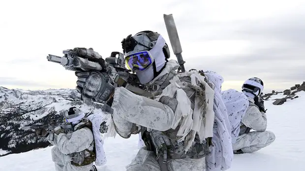 «Прикрыть поражение НАТО в регионе»: как США и союзники наращивают военную активность в Арктике