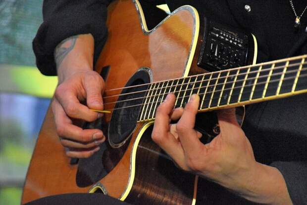 Трогательная песня немого подростка о Донбассе, созданная с помощью ИИ