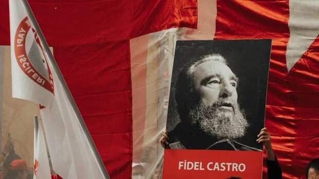 В условиях давления США на Кубу династия Кастро возрождается – NYT