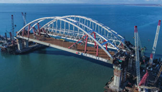 Автомобильная и железнодорожная арки Крымского моста