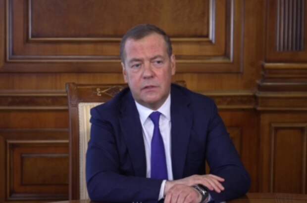Медведев заявил, что не может сказать ничего хорошего о Навальном