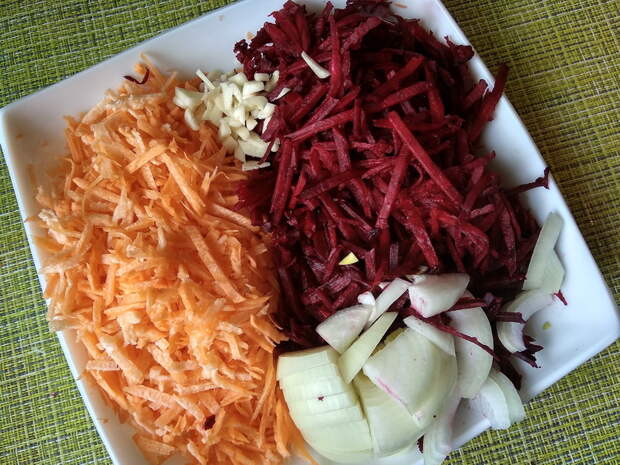 Тёплый свекольник с горохом - совсем не борщ и не холодник, но не менее вкусный