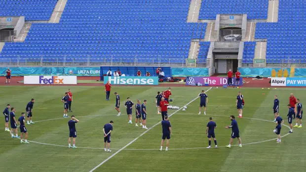 Слуцкий признался, что у него есть три вопроса по составу сборной России на матч с Бельгией