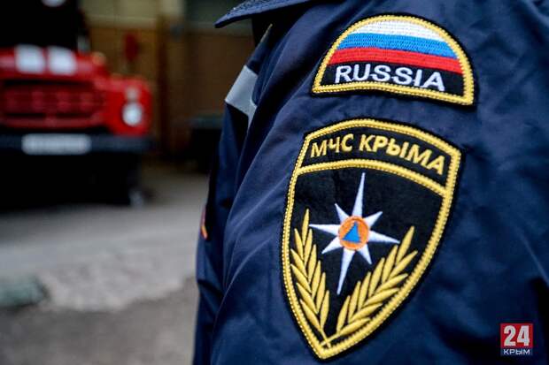 В селе Прибрежное около Евпатории загорелся дом
