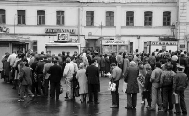 7. Очередь за табаком, 1985 СССР, дефицит, дефицит в СССР, ностальгия, фото