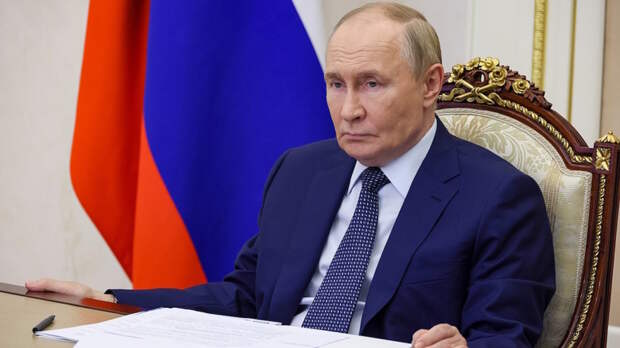 Поддержка малого бизнеса, помощь многодетным семьям, контроль за сроками сдачи жилья: какие поручения подписал Путин