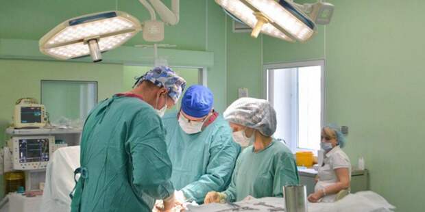 В Москве провели уникальную операцию по удалению опухоли позвоночника / Фото: mos.ru