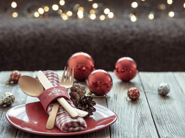 Новый год без долгов: как накрыть шикарный стол, если бюджет сильно ограничен