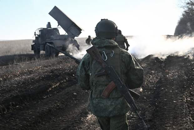 «Распутица добралась до фронта». ВСУ начали охоту на российских военнослужащих, которые сбивают их поставки дронами. Что известно?