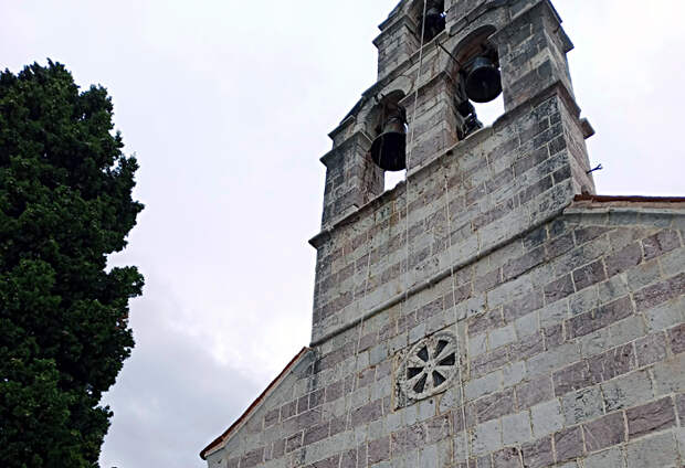 Иконы и утраченные новосибирские храмы представят на выставке в «Книжном шкафу»