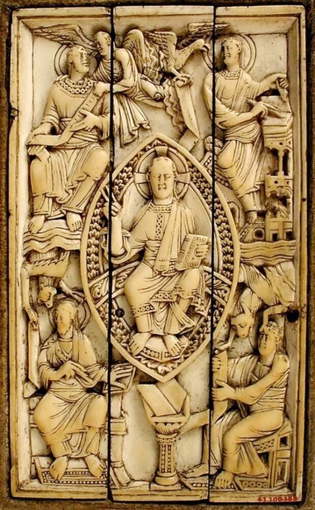 Christ in Majesty and the Four Evangelists, 11 век, Германия, слоновая кость.
