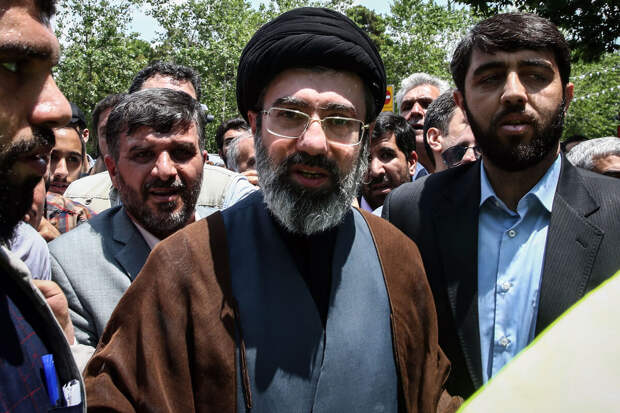 МИД Ирана заявил, что верховный лидер Хаменеи ранен, но чувствует себя хорошо