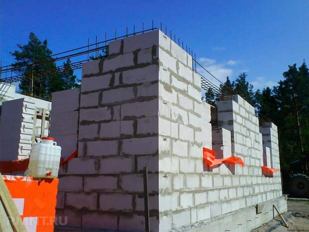 Трещины в стене из газобетона: причины и способы борьбы