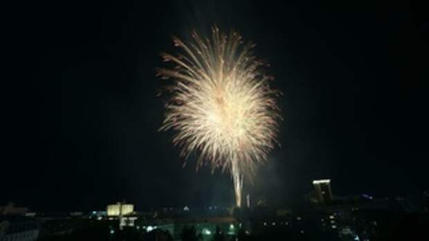 Торжественный салют в Барнауле / Фото: amic.ru