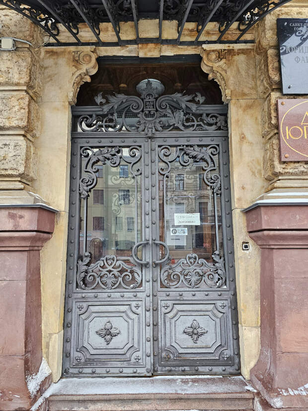 Фото: Парадная гостья