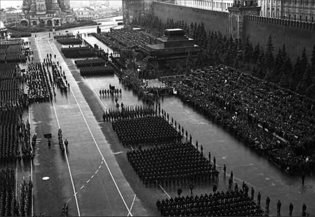 24 июня 1945 года состоялся первый Парад Победы 24 июня 1945 года состоялся первый Парад Победы