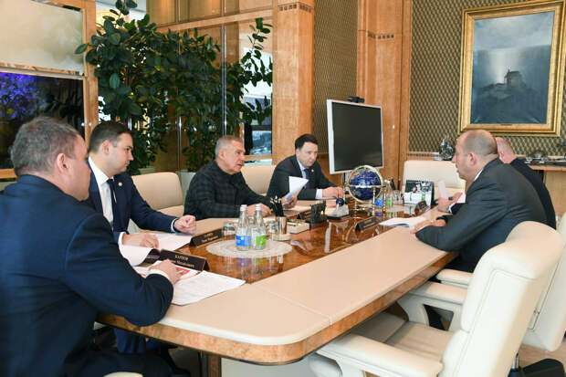 Минниханов обсудил развитие Казанькомпрессормаша с первым замглавы Группы ГМС
