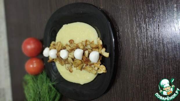 Полента с грибами и моцареллой