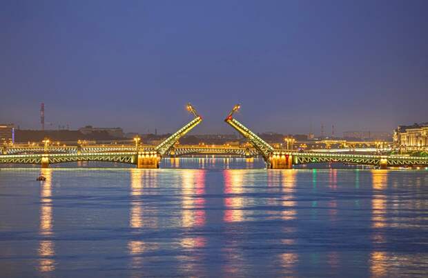 С 31 марта по 5 апреля Петербург посетили около 260 тысяч туристов