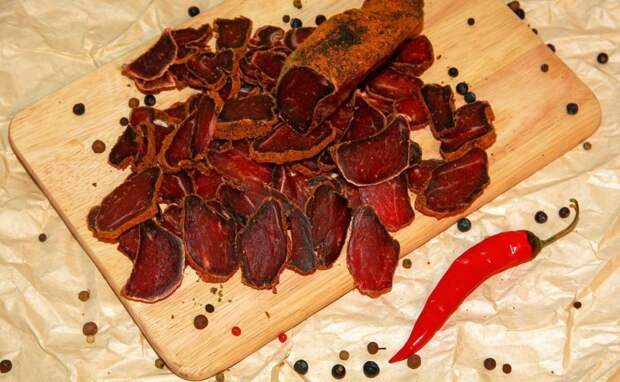 Стоит перекусывать вяленым мясом Стоит перекусывать вяленым мясом еда, ложные факты, суперпродукты
