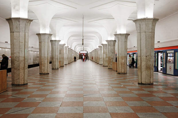 Станция метро «Кропоткинская»