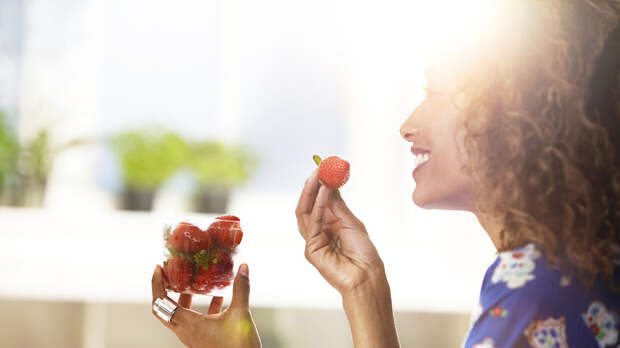 Диетолог Стрельникова посоветовала употреблять не более 200 г ягод в день