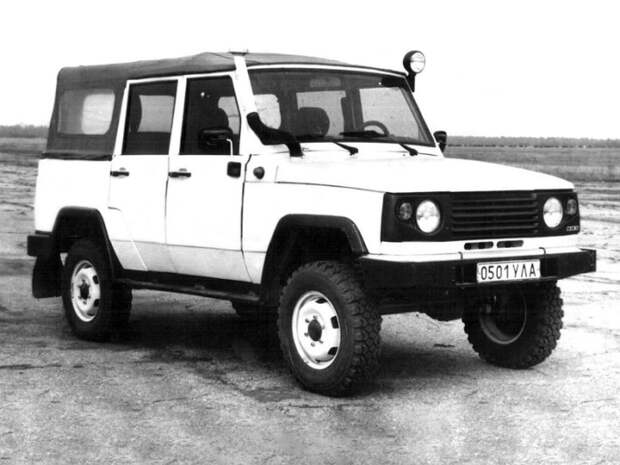 Опытный УАЗ-3172 1991 года напоминает один известный японский внедорожник. | Фото: autowp.ru.