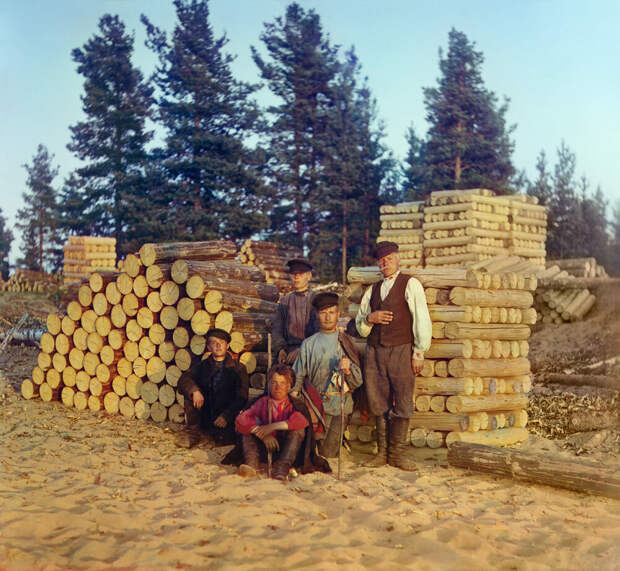 Пильщики на Вытегре. 1909 год. Снято на берегу Онежского озера в устье реки Вытегры. 