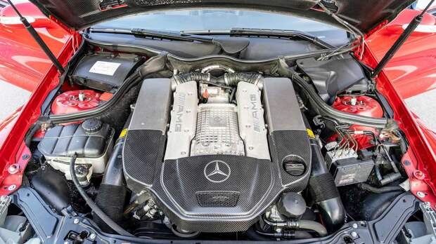 Очень редкий и яркий кабриолет Mercedes-Benz CLK DTM AMG
