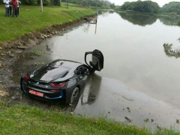 Подборка автоюмора (33 фото)