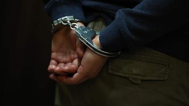 Заподозренного во взятках на 18 млн рублей прокурора отправили под домашний арест