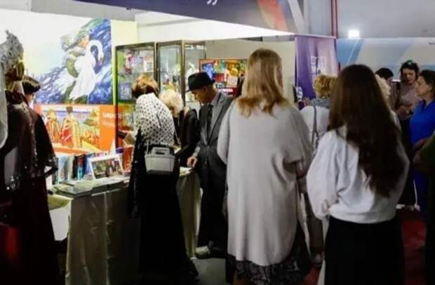 Россия принимает участие в 40-й Международной книжной ярмарке в Тунисе