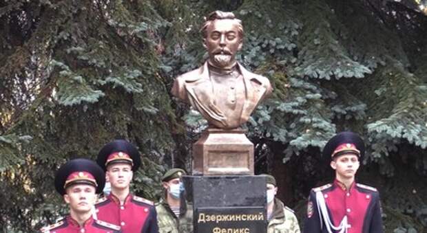 В Донецке на территории Академии МВД ДНР открыли памятник Дзержинскому