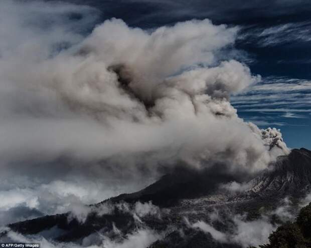 Извержение вулкана Турриальба в Коста-Рике, 6 января 2017 года. вулкан, извержение