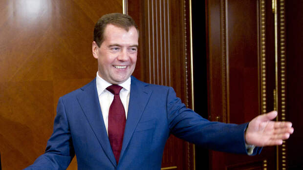 Дмитрий Анатольевич шутит: Медведев ответил пользователям Сети всего одним словом