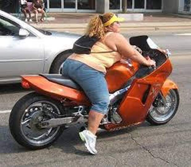 Картинки по запросу "толстые девушки на мотоцикле"