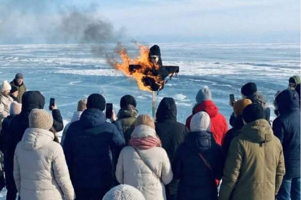 На Байкале вместо Масленицы сожгли чучело певца Shaman