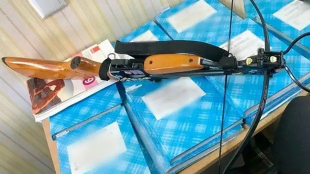 В Полтаве девушка ранила из арбалета двух учителей местной школы