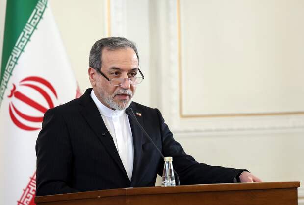 Аббас Аракчи прилетел в Санкт‑Петербург на переговоры с Путиным