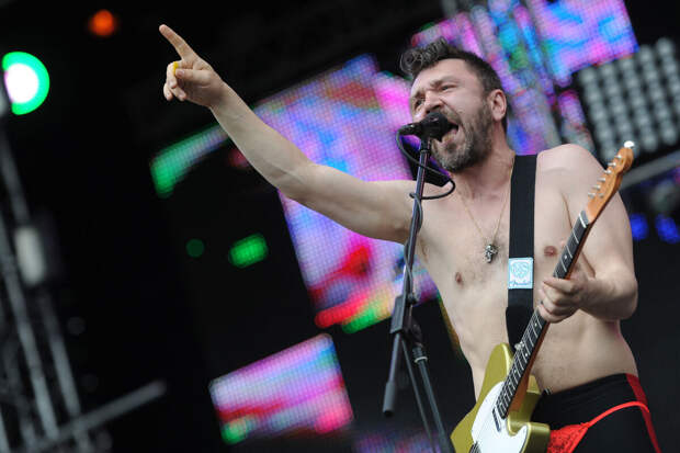 Директор "Ленинграда" Шахиди назвал ханжеством жалобы активистов на мат в песнях группы