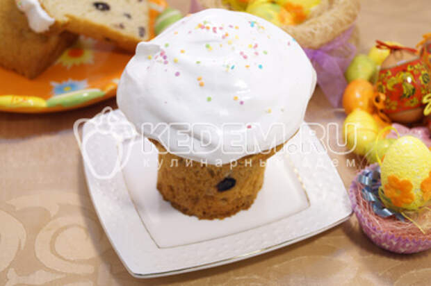 Пасхальный кулич с изюмом