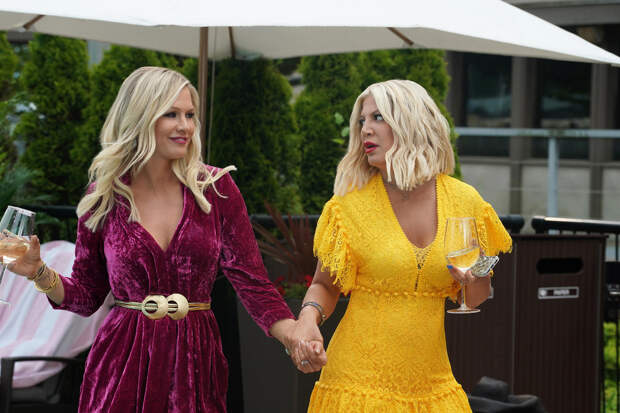 Jennie Garth and Tori Spelling, BH90210 | Photo Credits: Shane Harvey/FOX