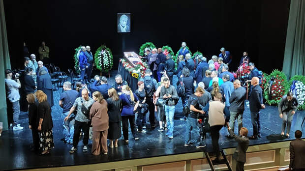 Талантливый и добрый человек: в Петербурге простились с Иваном Краско