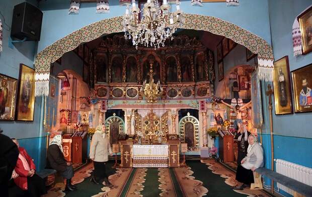 Греко-католики и черносотенцы захватили православный храм в Ивано-Франковской области