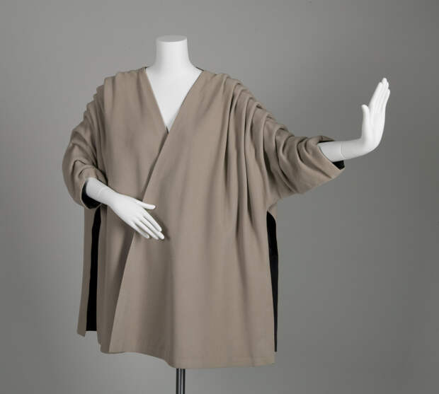 Вечернее пальто Balenciaga (1950), собрание Исторического музея в Чикаго
