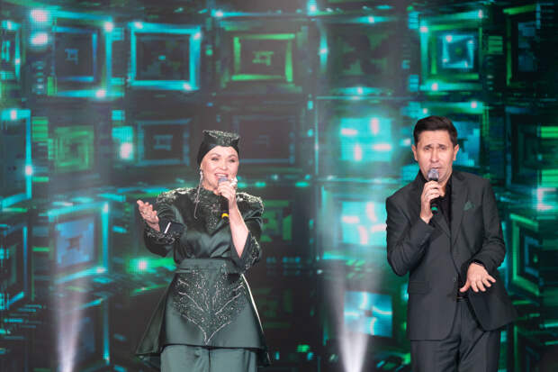 Булат Бәйрәмов үзенең туган көнендә әнисен котлый - күңелгә үтәрлек видео