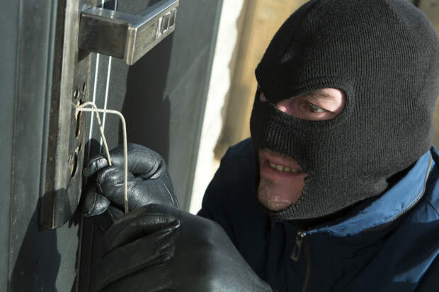 В Италии люди в масках украли три картины знаменитых художников