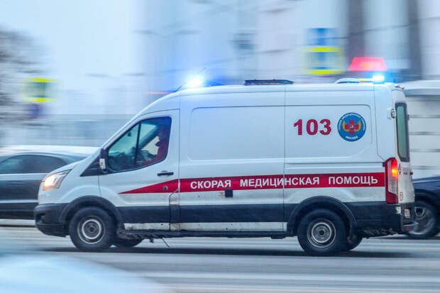 В Петербурге пьяный пациент изувечил машину скорой помощи