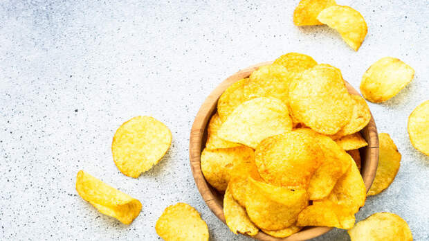 Диетолог Русакова: чипсы и сливочное масло повышают риск тромбообразования